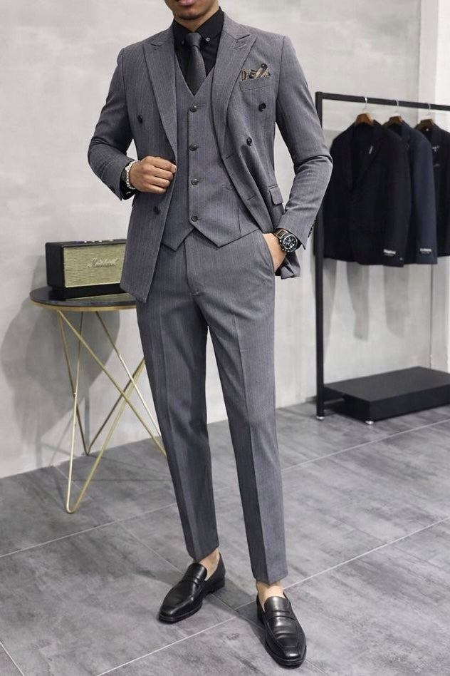 Costume trois-pièces à rayures – Gris anthracite | VANYR Tailoring